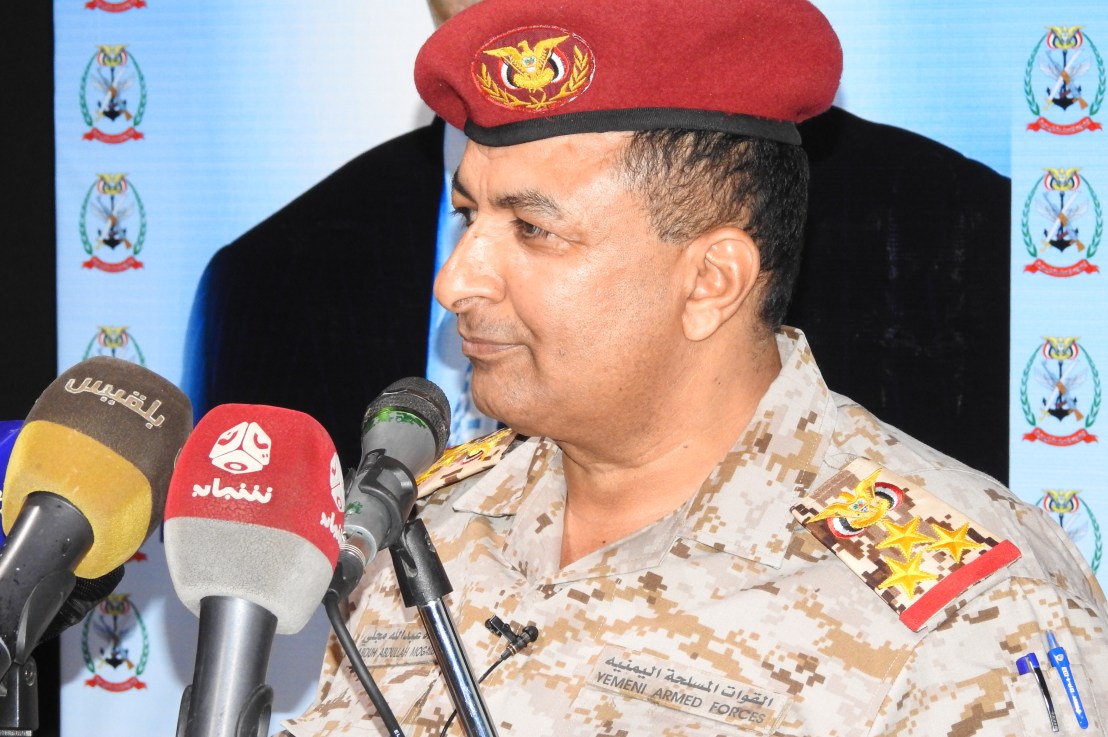 ناطق الجيش: المليشيا الحوثية تفرض الإقامة الجبرية على 30 من رجال الاعمال في&nbsp;صنعاء.