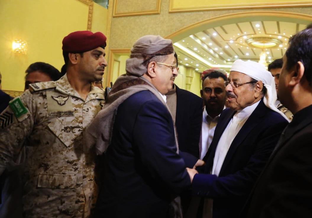نائب رئيس الجمهورية يقدم واجب العزاء لوزير الدفاع في وفاة&nbsp;والده
