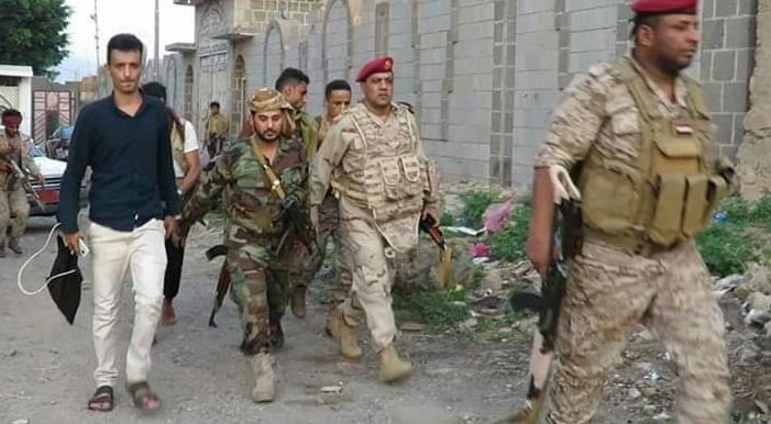 قائد محور تعز يتفقد أبطال الجيش الوطني في الجبهة&nbsp;الشمالية
