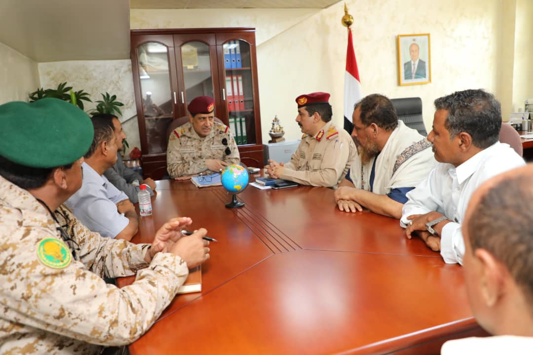 رئيس الأركان يوجه بتشكيل لجنة لمعالجة ملفات الشهداء والجرحى في إقليم&nbsp;عدن