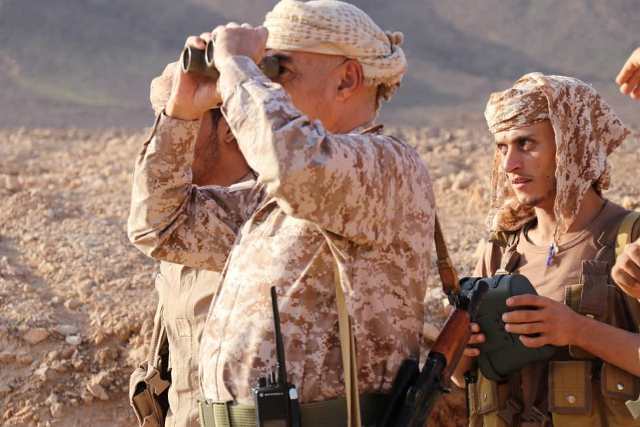 قائد المنطقة العسكرية الثالثة يتفقد ابطال الجيش في جبهة&nbsp;صرواح
